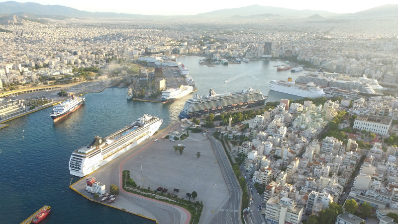 Μεγάλα κρουαζιερόπλοια και αύξηση επιβατών στον Πειραιά