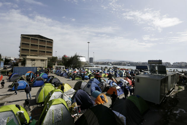 Στην πλατεία Αριστοτέλους διαμαρτύρονται πρόσφυγες