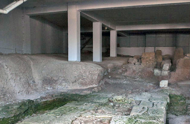 Μια πόλη κάτω από την πόλη του Πειραιά