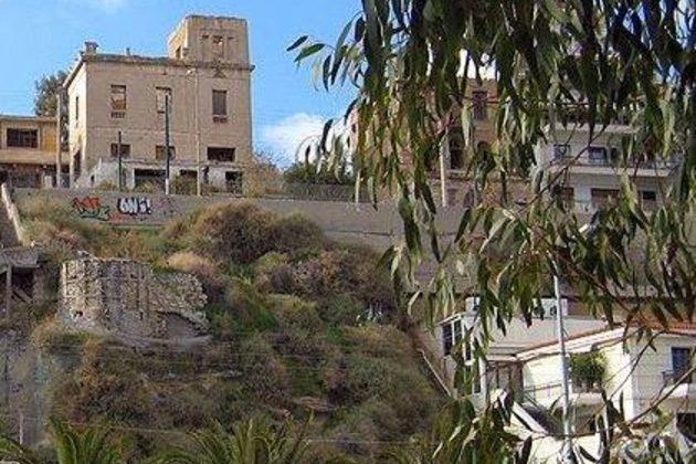 Γερασμένος κτιριακά και ο Πειραιάς