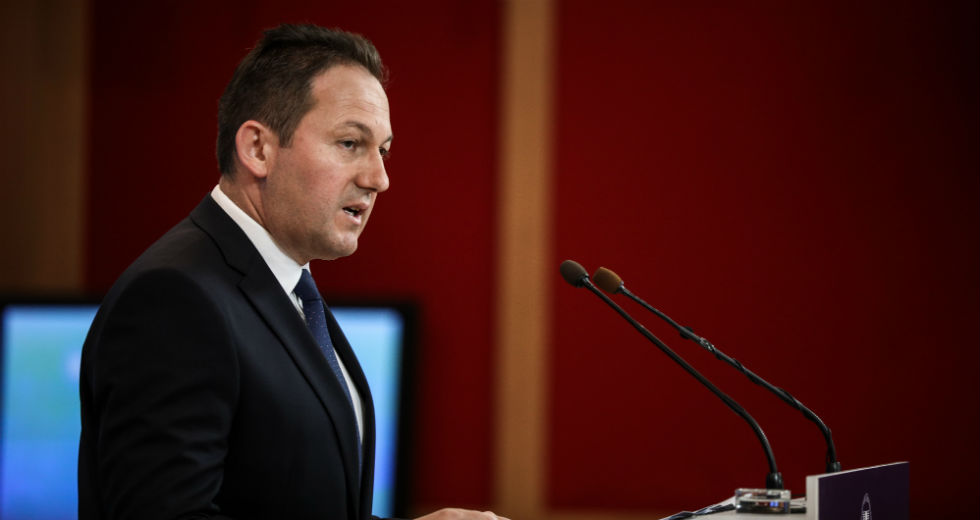 Χυδαία ρατσιστικά σχόλια από στέλεχος της Ν.Δ.