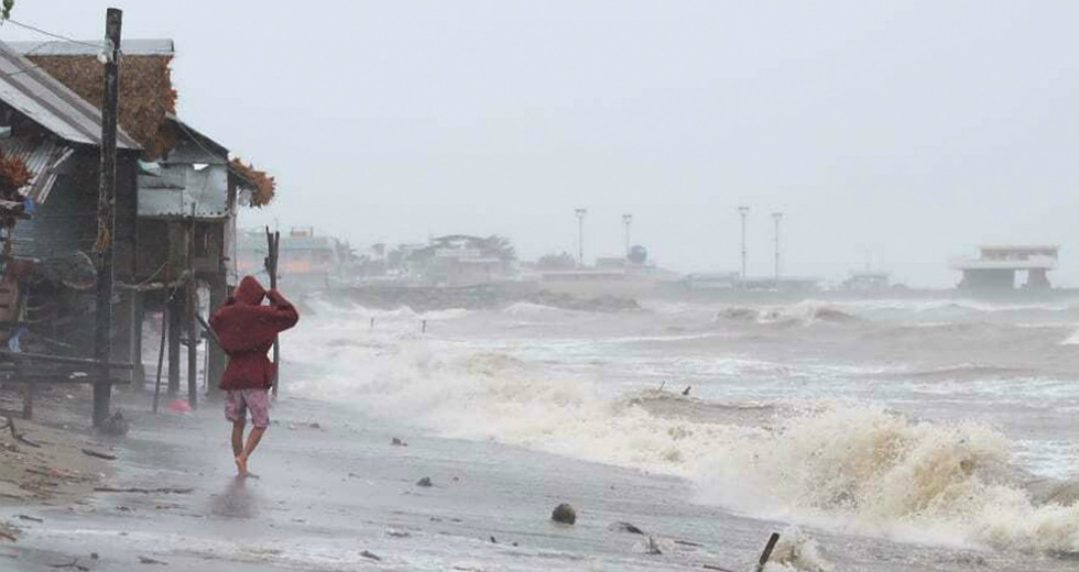 Δέκα νεκροί από τον πιο ισχυρό τυφώνα του 2020