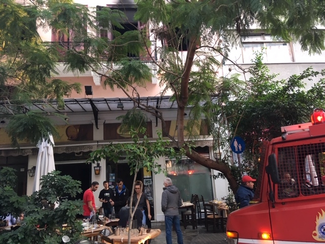 Σβήστηκε η πυρκαγιά σε κτίριο στο κέντρο της Αθήνας