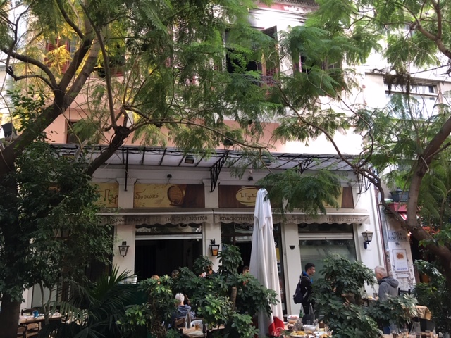 Σβήστηκε η πυρκαγιά σε κτίριο στο κέντρο της Αθήνας