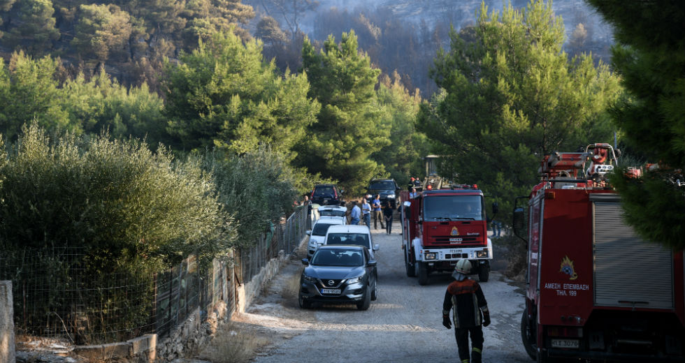 Καλύτερη η εικόνα της πυρκαγιάς στη Νέα Μάκρη, έρευνες για εμπρησμό