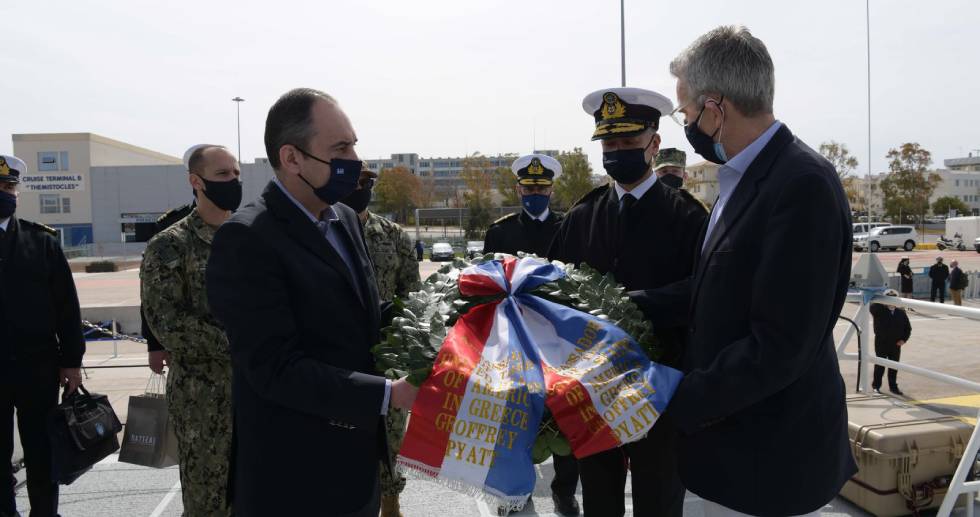 Επίσκεψη Πλακιωτάκη-Πάιατ σε σκάφη της Αμερικανικής Ακτοφυλακής στον Πειραιά
