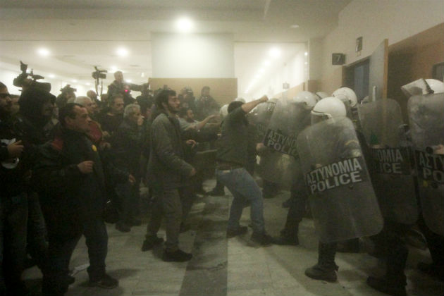 Επεισοδιακά επανεκκίνησαν οι πλειστηριασμοί