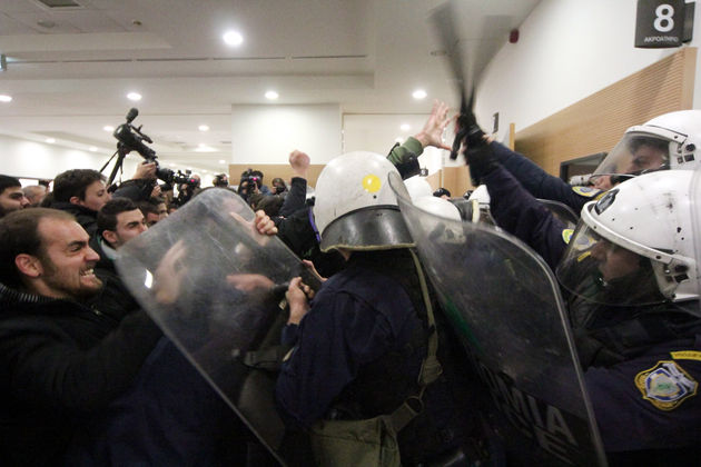 Πολεμοδικείο…