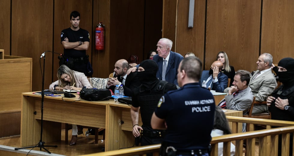 Ναζιστικός χαιρετισμός Κωνσταντίνου Πλεύρη μέσα στη δικαστική αίθουσα