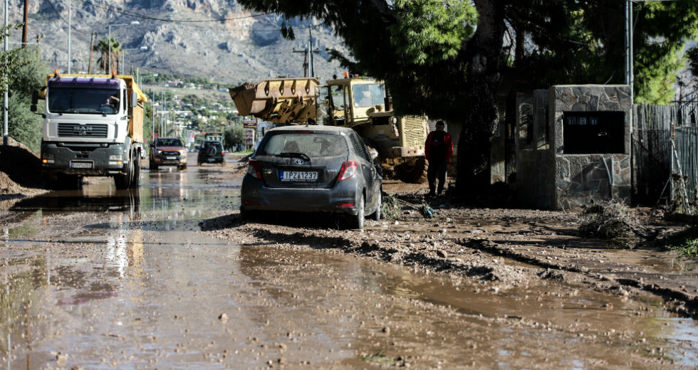 Εικόνες καταστροφής από τη νεροποντή στην Κινέτα