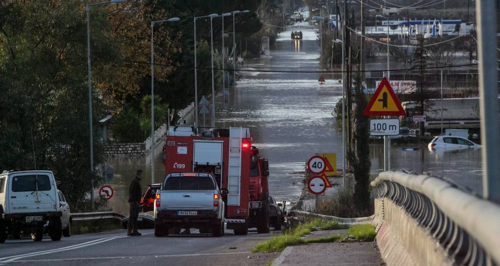 Δραματικές εικόνες από τον απεγκλωβισμό κατοίκων στο Κόμμα Φθιώτιδας