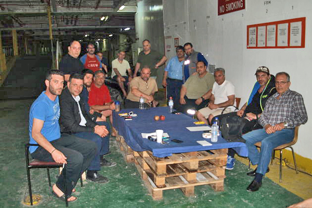 Εγκλειστοι στο «Μυτιλήνη»