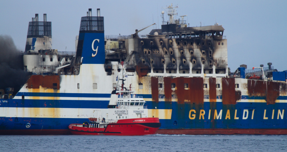 Euroferry Olympia: Κραυγή αγωνίας συζύγου εγκλωβισμένου