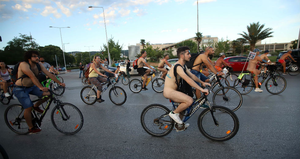 Γυμνοί ποδηλάτες στην πόλη