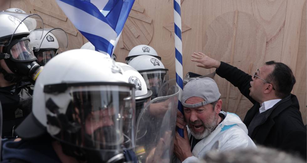 Χημικά και λιποθυμίες στην πορεία της ΠΟΕΔΗΝ