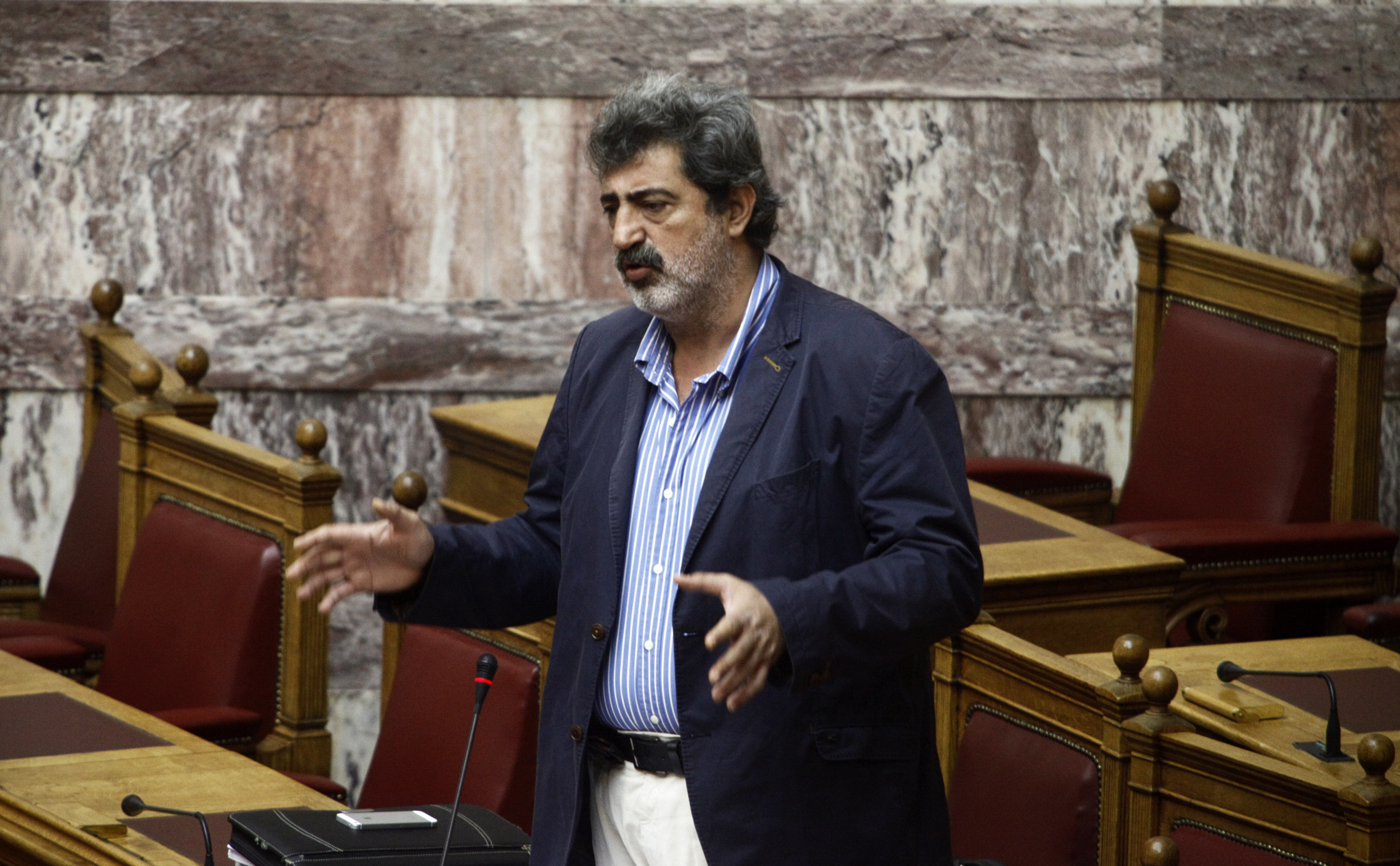 Επεισόδια με κόντρες και ύβρεις στη Βουλή