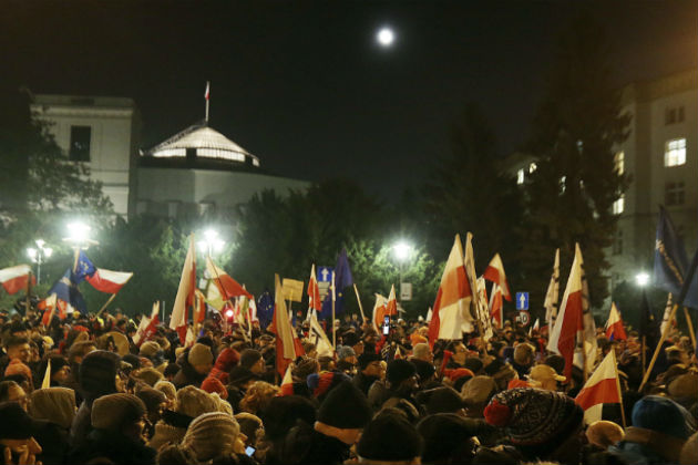 Κλιμακώνεται η πολιτική κρίση στην Πολωνία