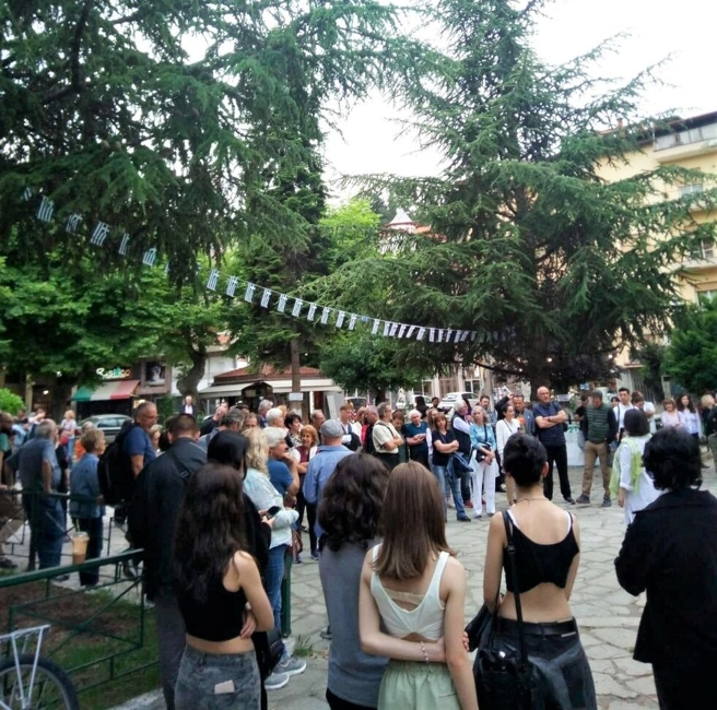 «Δενδροκτονία» στο όνομα της ανάπλασης σε πλατείες της Καστοριάς