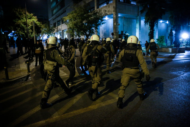 Χιλιάδες κόσμου τίμησαν την 45η επέτειο του Πολυτεχνείου