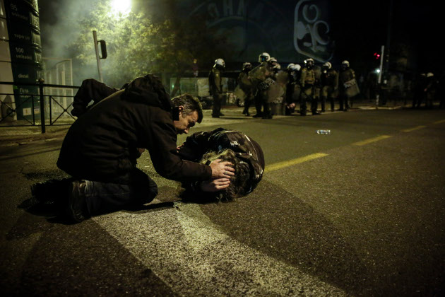 Χιλιάδες κόσμου τίμησαν την 45η επέτειο του Πολυτεχνείου
