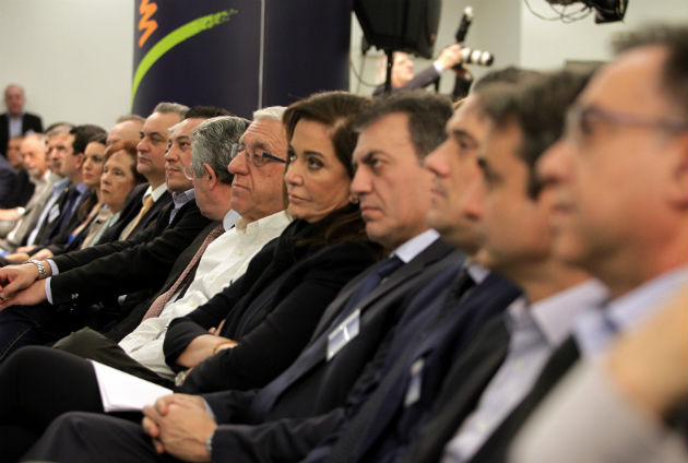 Δεν αφήνει την καρέκλα της ηγεσίας ο Αντώνης Σαμαράς