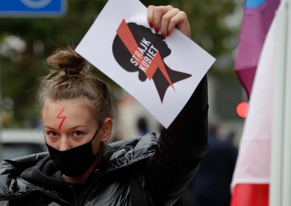 Εικόνα από το μέλλον η γυναικεία εξέγερση στην Πολωνία για το δικαίωμα στην άμβλωση