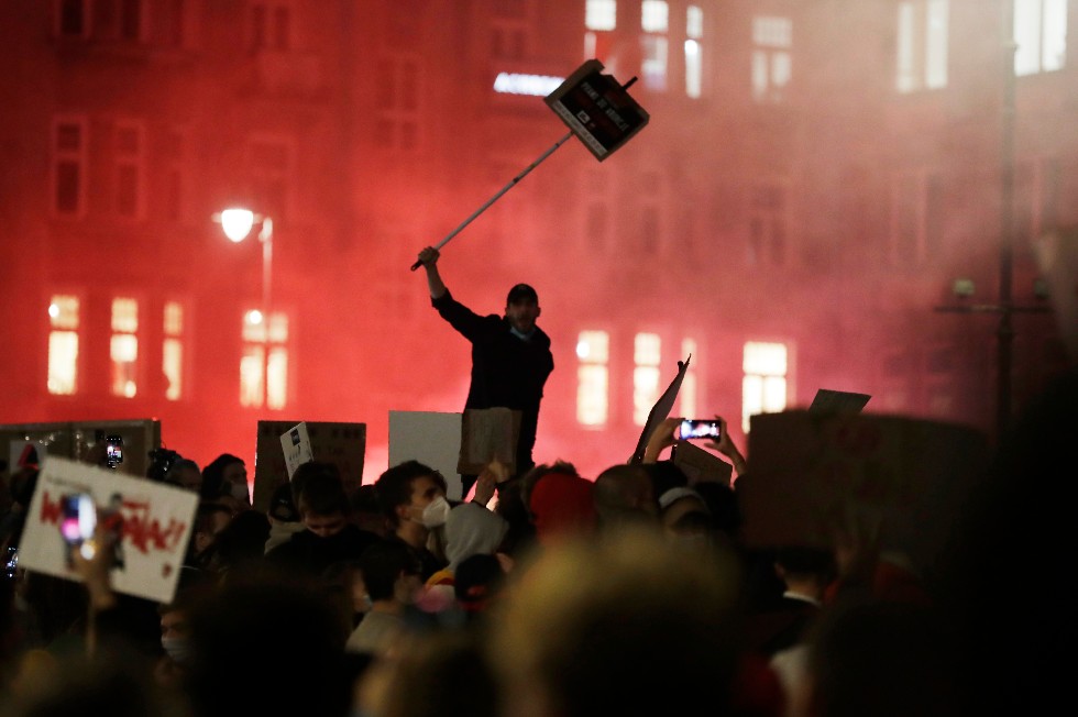 Εικόνα από το μέλλον η γυναικεία εξέγερση στην Πολωνία για το δικαίωμα στην άμβλωση