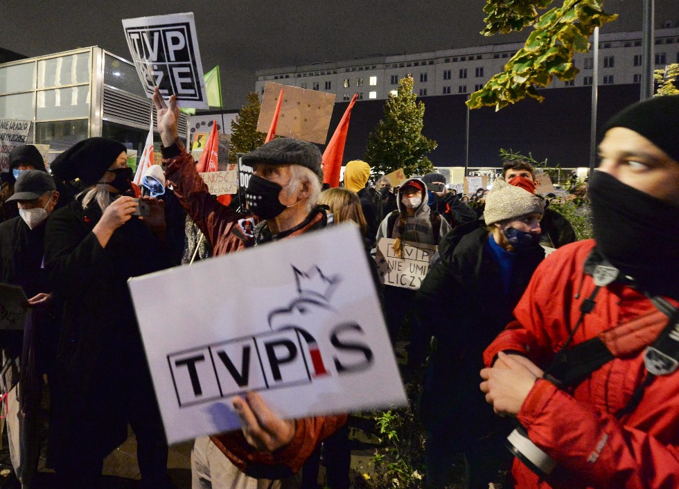 Εικόνα από το μέλλον η γυναικεία εξέγερση στην Πολωνία για το δικαίωμα στην άμβλωση