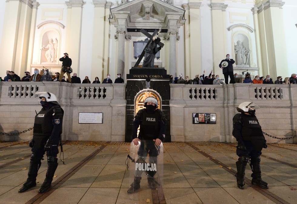 Εικόνα από το μέλλον η γυναικεία εξέγερση στην Πολωνία για το δικαίωμα στην άμβλωση