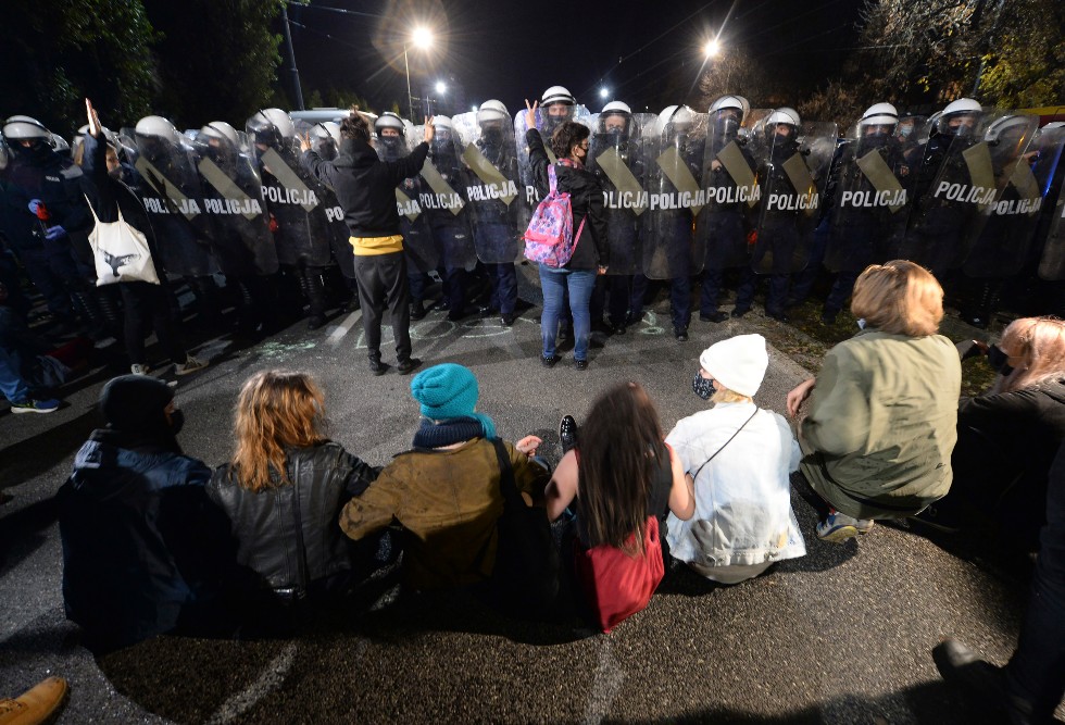 Εικόνα από το μέλλον η γυναικεία εξέγερση στην Πολωνία για το δικαίωμα στην άμβλωση
