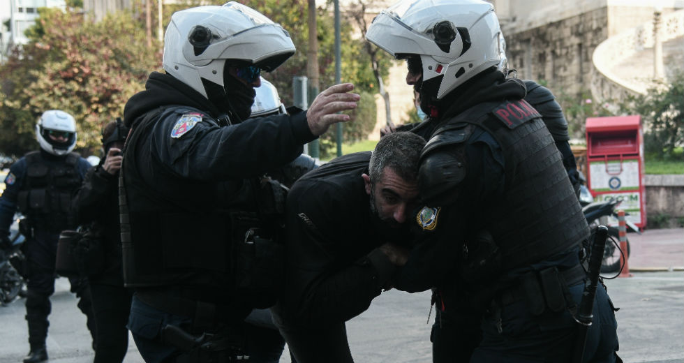 Με χημικά και αύρες ο «νόμος και τάξη» Χρυσοχοΐδη ανήμερα του Πολυτεχνείου