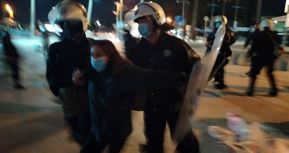 Δεκάδες προσαγωγές στο Ηράκλειο – Δακρυγόνα και συλλήψεις στο Ρέθυμνο
