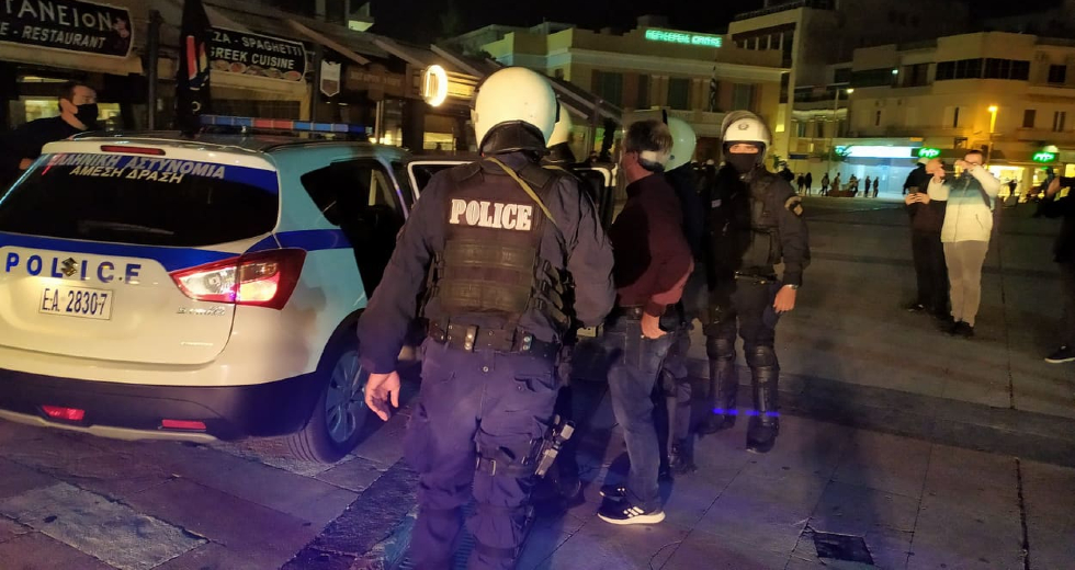 Δεκάδες προσαγωγές στο Ηράκλειο – Δακρυγόνα και συλλήψεις στο Ρέθυμνο