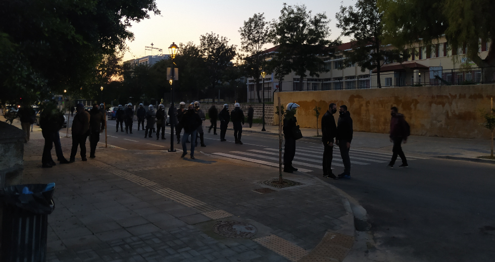 Δεκάδες προσαγωγές στο Ηράκλειο – Δακρυγόνα και συλλήψεις στο Ρέθυμνο