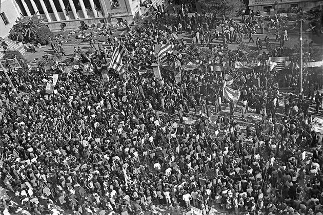 Mνήμες όσων δεν μπορούσαν να μπουν στο Πολυτεχνείο το 1973