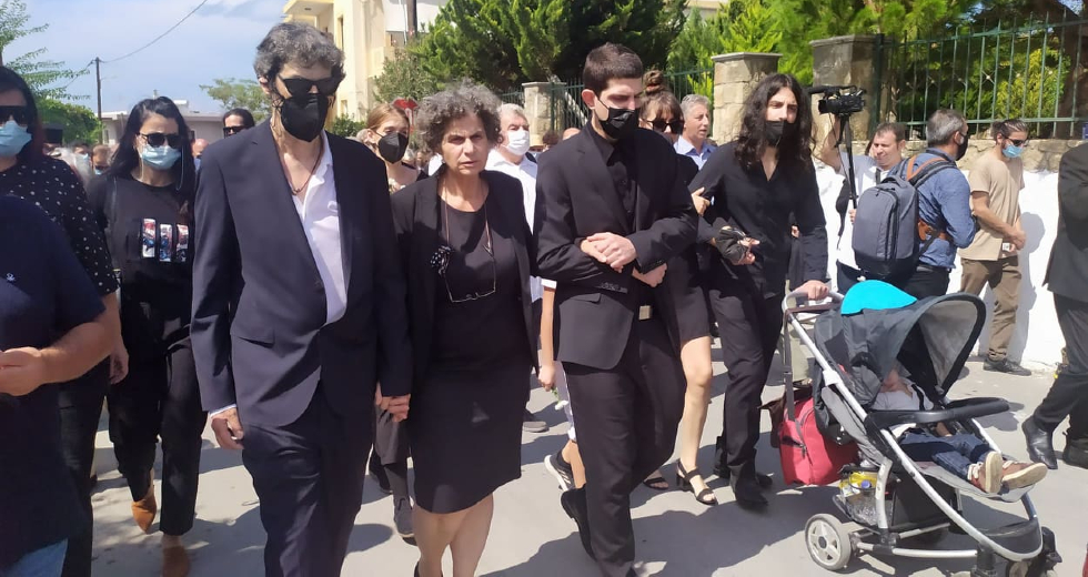Στην αγκαλιά της Κρήτης ο Μίκης Θεοδωράκης