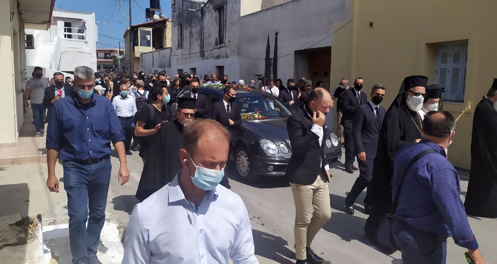 Στην αγκαλιά της Κρήτης ο Μίκης Θεοδωράκης