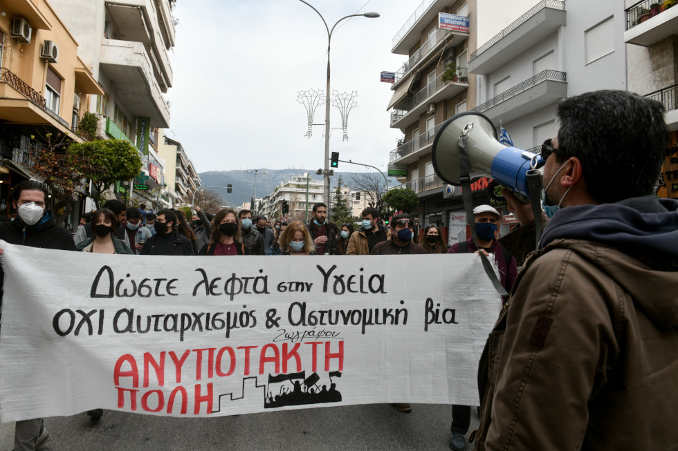 Οι γειτονιές γέμισαν ξανά χρώματα, φωνές και μουσική
