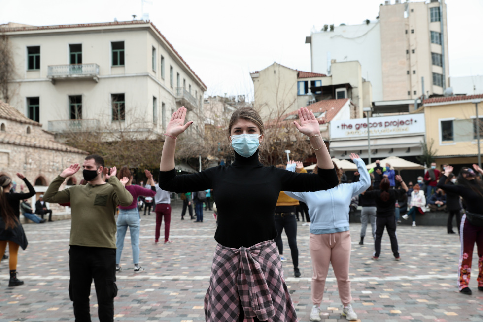 Οι γειτονιές γέμισαν ξανά χρώματα, φωνές και μουσική