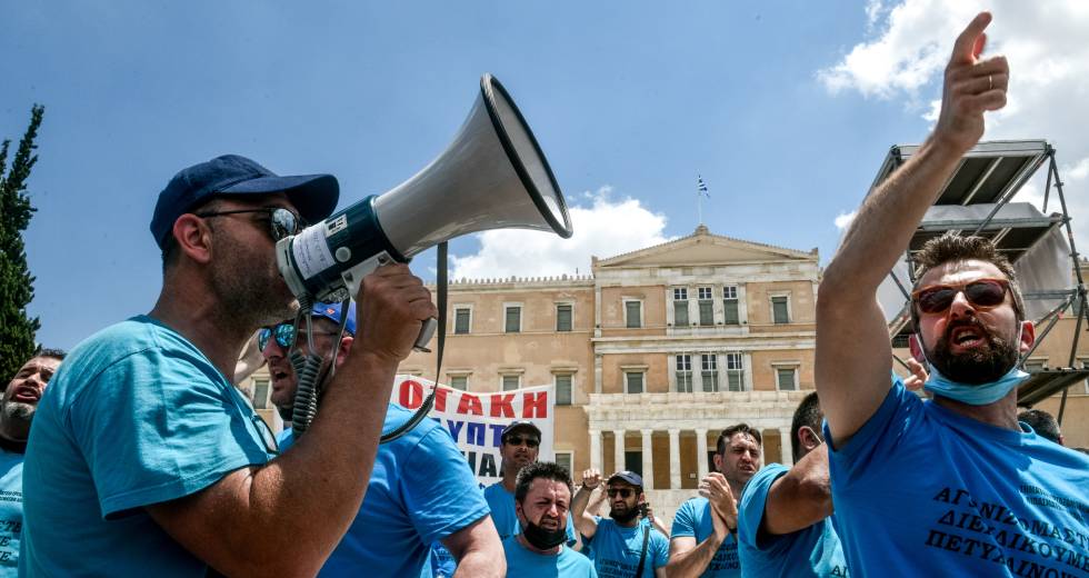 Με μια φωνή: «Κάτω τα χέρια από το 8ωρο»