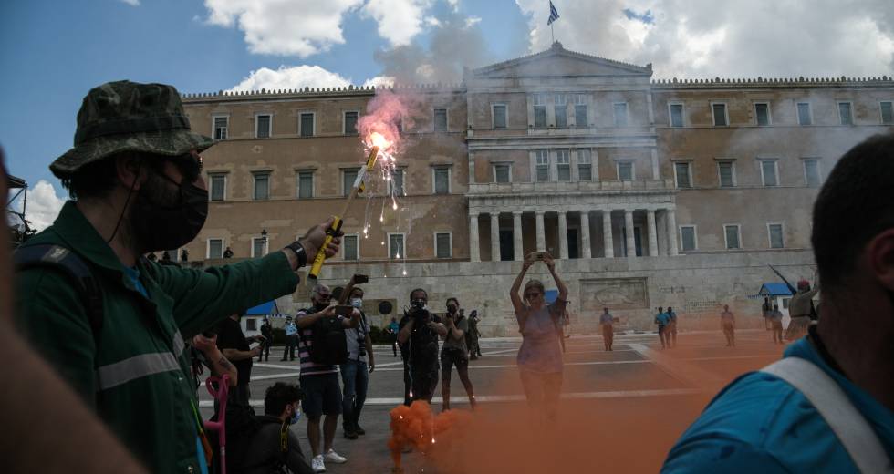 Με μια φωνή: «Κάτω τα χέρια από το 8ωρο»