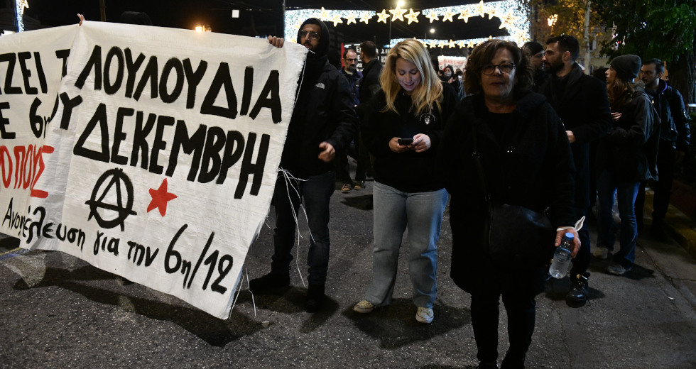 Για πάντα παρών: Χιλιάδες στους δρόμους για τον Αλέξη