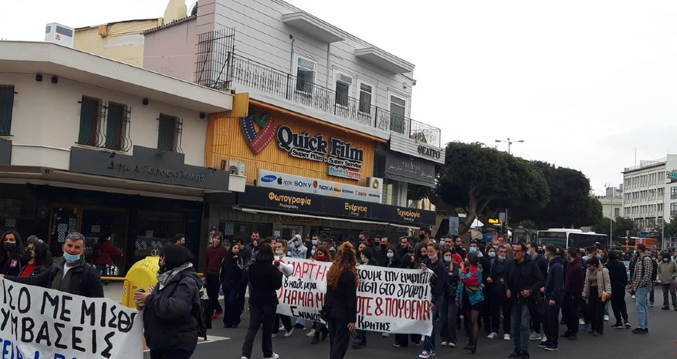 Χανιά: Μεγάλη συμμετοχή στην πορεία για την Ημέρα της Γυναίκας