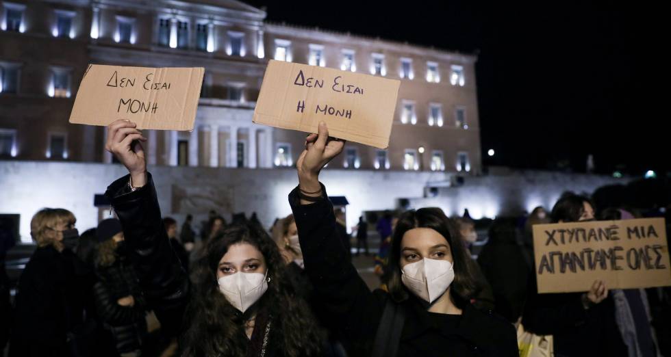 Συγκέντρωση – μήνυμα κατά των γυναικοκτονιών στο Σύνταγμα