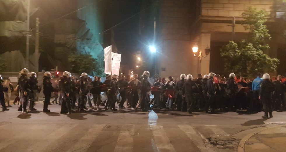 Ένταση και δακρυγόνα στην πορεία για την ενέργεια και την ακρίβεια