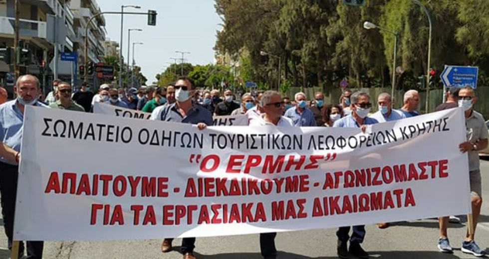 Κρήτη: Την επαναπρόσληψή τους ζητούν οι οδηγοί τουριστικών λεωφορείων