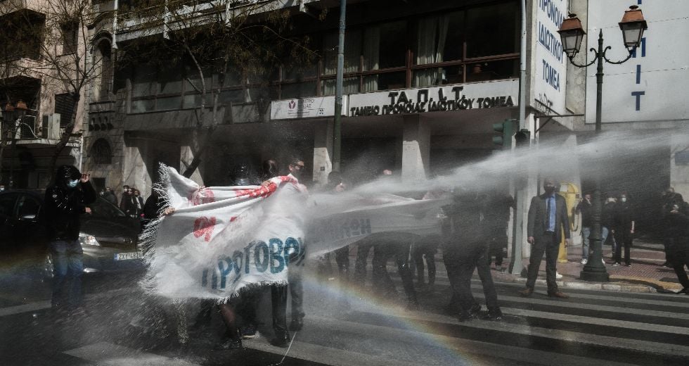 Πώς επιχειρεί να δικαιολογήσει την ακραία καταστολή η ΕΛ.ΑΣ.