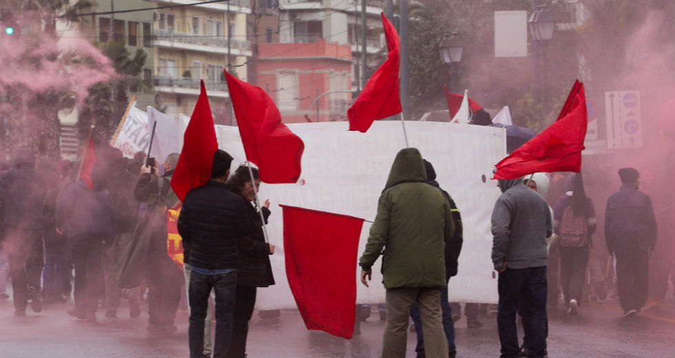 «Γιόρτασαν» τα 70χρονα του ΝΑΤΟ με πορεία στην πρεσβεία των ΗΠΑ