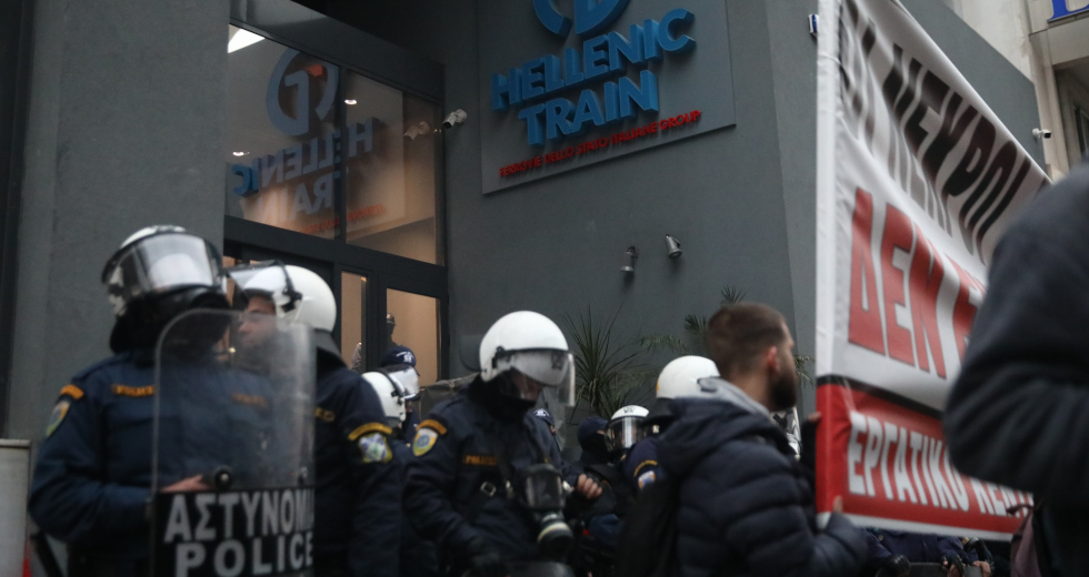 «Το αίμα των νεκρών θα σε κυνηγά» – Ποτάμι οργής στην Αθήνα