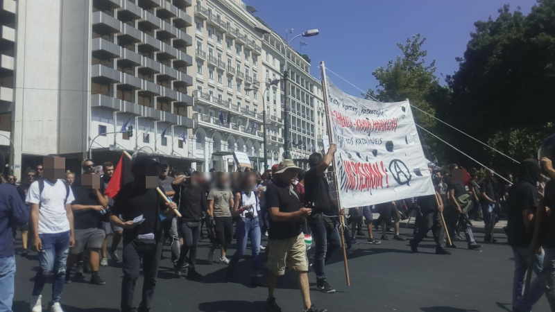 Δυναμική πορεία κατά των αστυνομικών επεμβάσεων στα Εξάρχεια